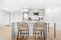 801-128 Cordova Street W Vancouver, BC V6B 0E6