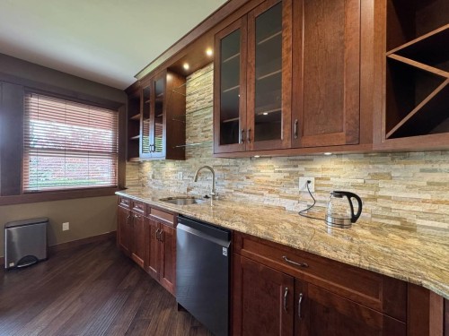 Lower-20998 River Rd, Maple Ridge, BC 