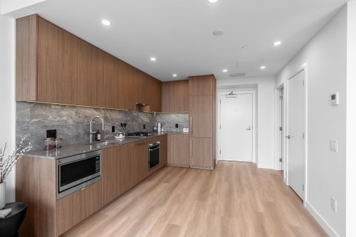 2203-626 Claremont Street, Coquitlam, BC 