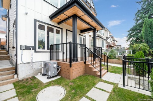 1-2124 Renfrew Street, Vancouver, BC 
