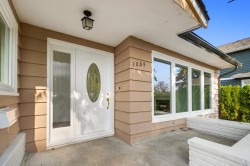 1259 Gordon Avenue  West Vancouver, BC V7T 1R1