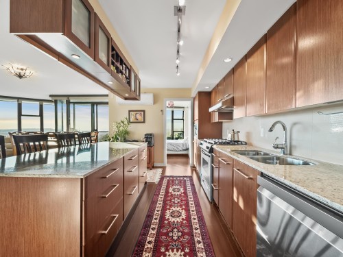 805-683 Victoria Park W, North Vancouver, BC 