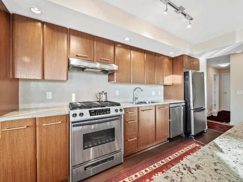 805-683 Victoria Park W, North Vancouver, BC 