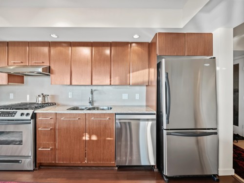 805-683 Victoria Park W, North Vancouver, BC 