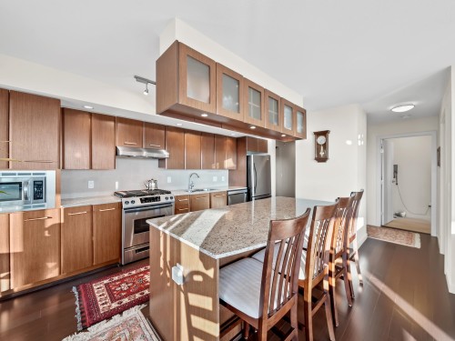 805-683 Victoria Park W, North Vancouver, BC 