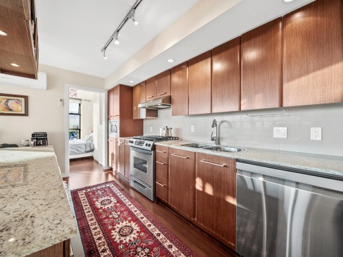 805-683 Victoria Park W, North Vancouver, BC 