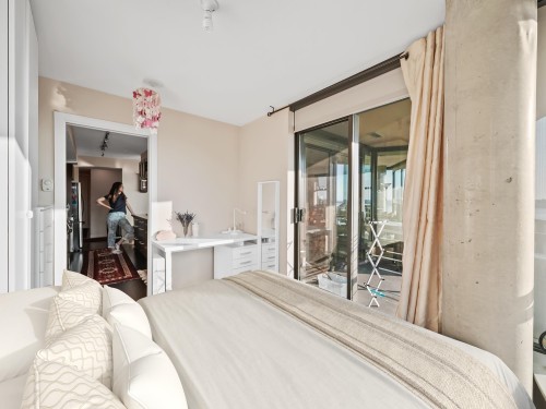 805-683 Victoria Park W, North Vancouver, BC 