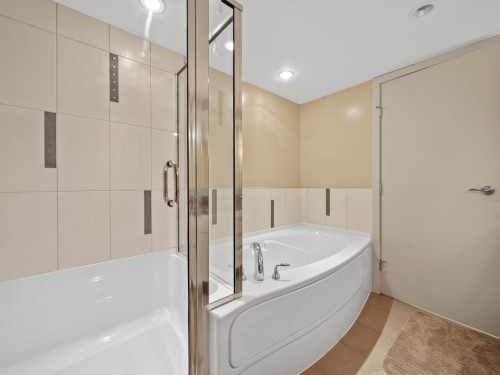 805-683 Victoria Park W, North Vancouver, BC 