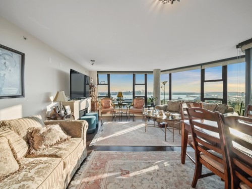 805-683 Victoria Park W, North Vancouver, BC 