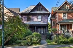 31 11th Avenue W Vancouver, BC V5Y 1S6