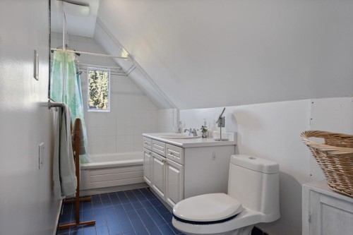 31 11Th Avenue W, Vancouver, BC 