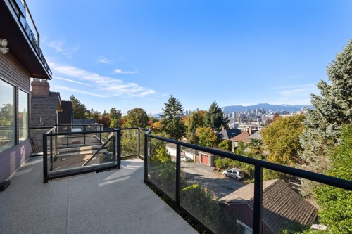 31 11Th Avenue W, Vancouver, BC 