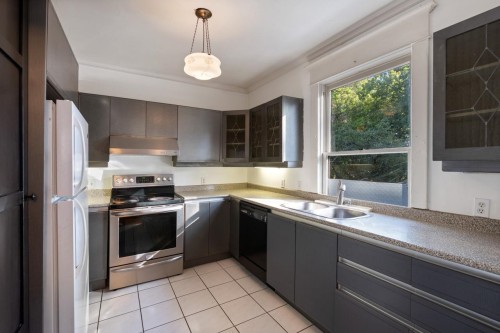 31 11Th Avenue W, Vancouver, BC 