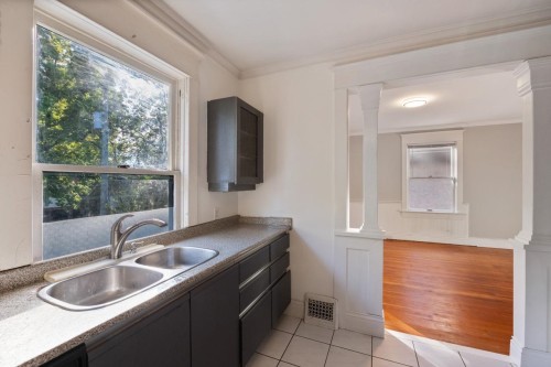 31 11Th Avenue W, Vancouver, BC 