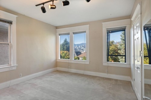 31 11Th Avenue W, Vancouver, BC 