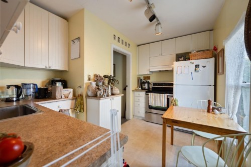 31 11Th Avenue W, Vancouver, BC 