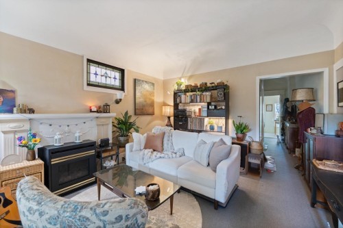 31 11Th Avenue W, Vancouver, BC 