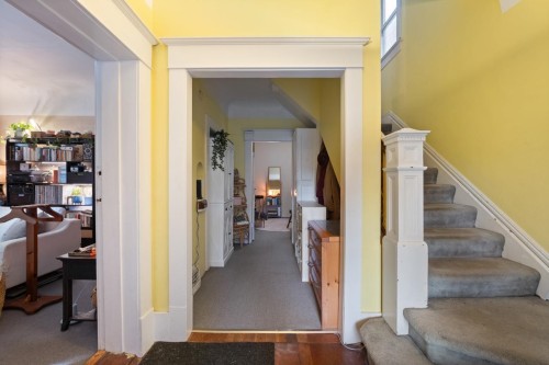 31 11Th Avenue W, Vancouver, BC 