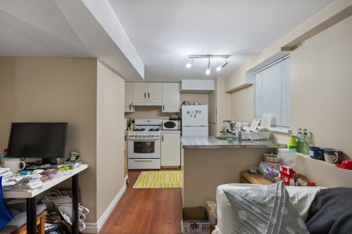 31 11Th Avenue W, Vancouver, BC 