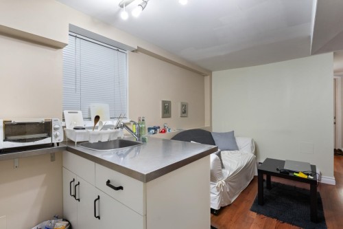 31 11Th Avenue W, Vancouver, BC 