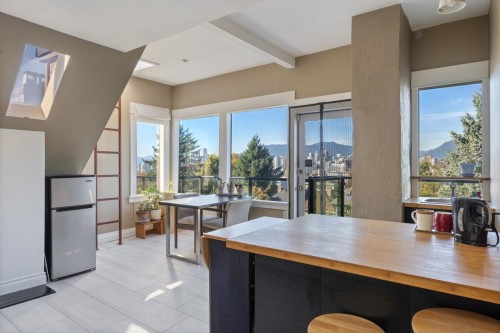 31 11Th Avenue W, Vancouver, BC 