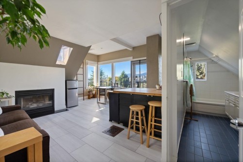 31 11Th Avenue W, Vancouver, BC 