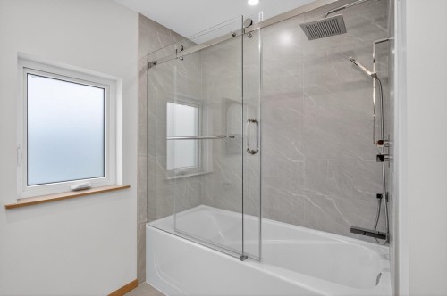 7 Howard Avenue N, Burnaby, BC 