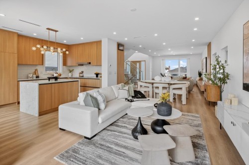 7 Howard Avenue N, Burnaby, BC 