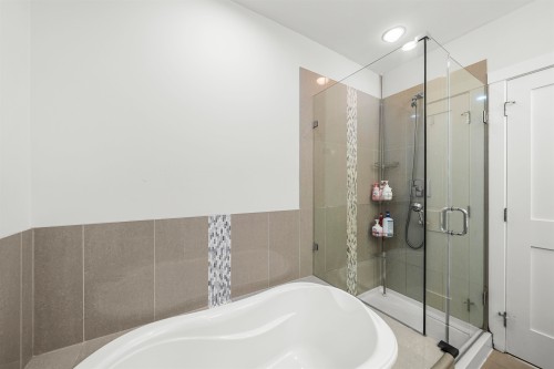 8-100 Wood Street, New Westminster, BC 