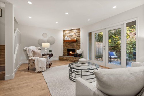 2307 Mountain Highway  North Vancouver, BC V7J 2N2