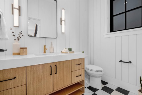 1-2565 Dundas Street, Vancouver, BC 