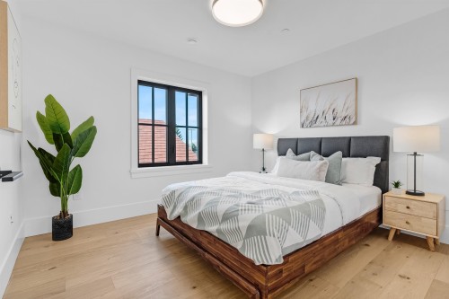 1-2565 Dundas Street, Vancouver, BC 