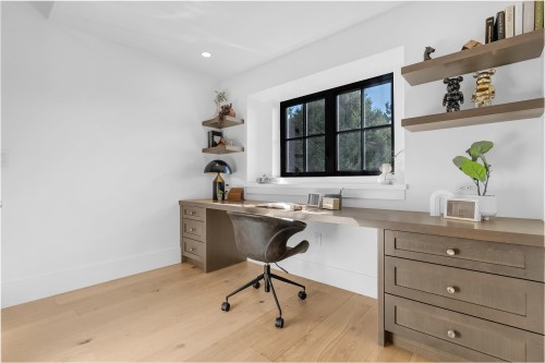 1-2565 Dundas Street, Vancouver, BC 