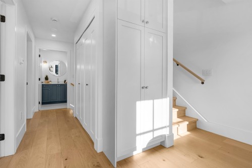 1-2565 Dundas Street, Vancouver, BC 