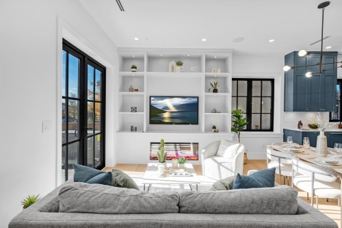 1-2565 Dundas Street, Vancouver, BC 