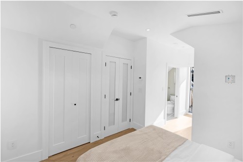 1-2565 Dundas Street, Vancouver, BC 