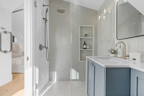 1-2565 Dundas Street, Vancouver, BC 