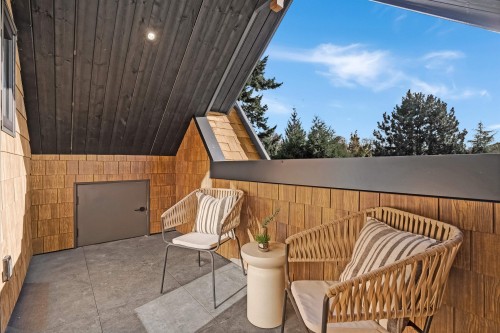 1-2565 Dundas Street, Vancouver, BC 