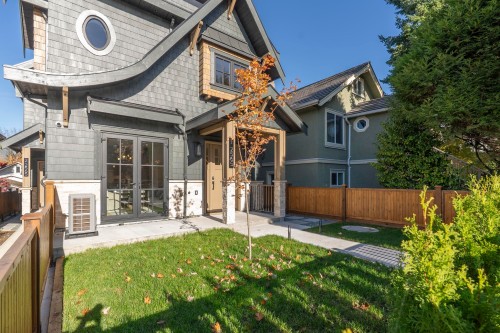 1-2565 Dundas Street, Vancouver, BC 