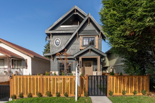 1-2565 Dundas Street, Vancouver, BC 