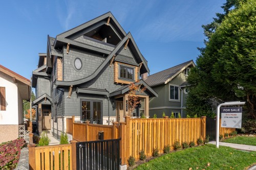 1-2565 Dundas Street, Vancouver, BC 