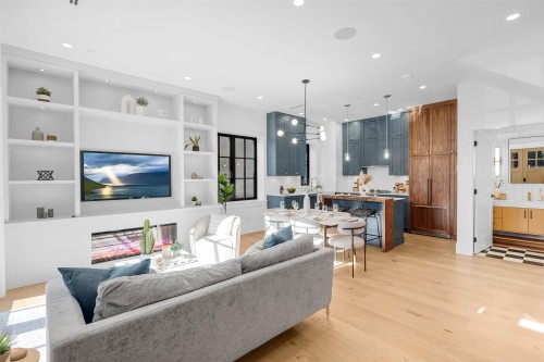 1-2565 Dundas Street, Vancouver, BC 