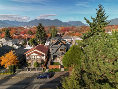 1-2565 Dundas Street, Vancouver, BC 