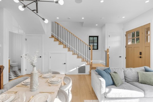 1-2565 Dundas Street, Vancouver, BC 