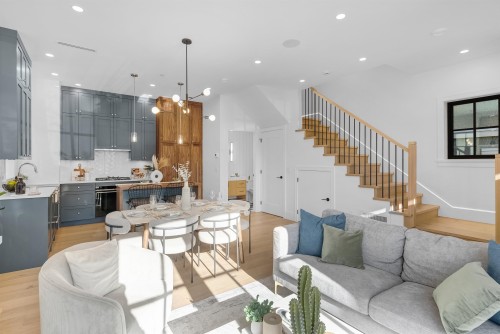 1-2565 Dundas Street, Vancouver, BC 