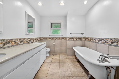 906 Pacific Drive, Delta, BC 