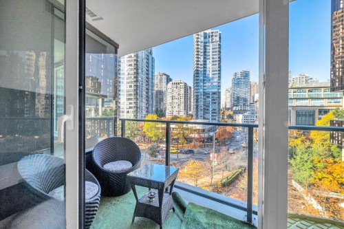 721-68 Smithe Street, Vancouver, BC 