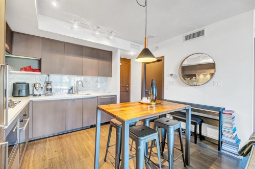 721-68 Smithe Street, Vancouver, BC 