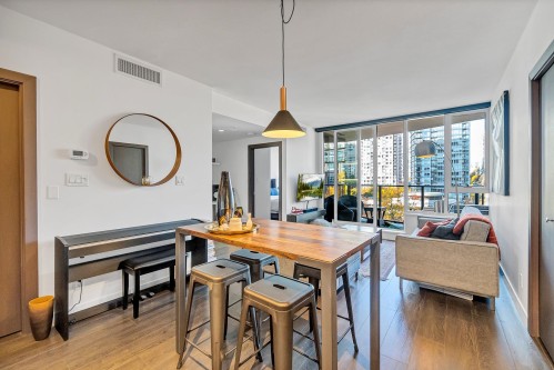 721-68 Smithe Street, Vancouver, BC 