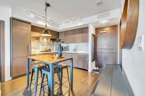 721-68 Smithe Street, Vancouver, BC 